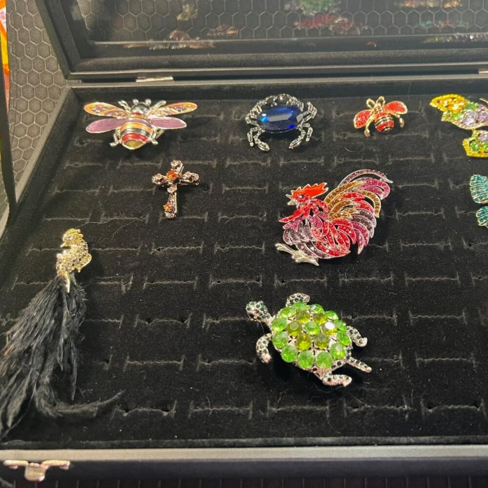 Ladies Brooches Bundle # 14-10 brooches
